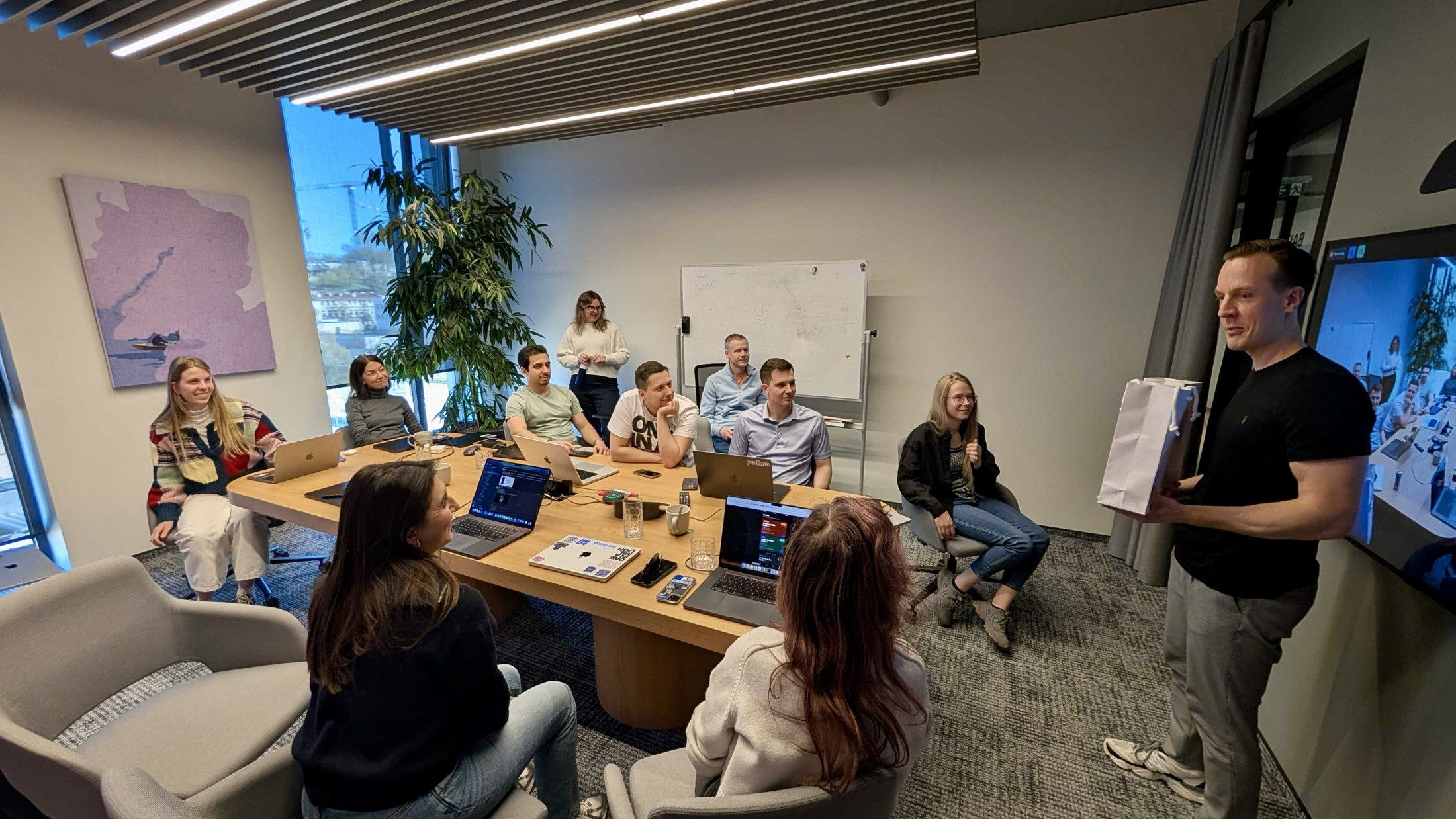 A shared working discussion around a table